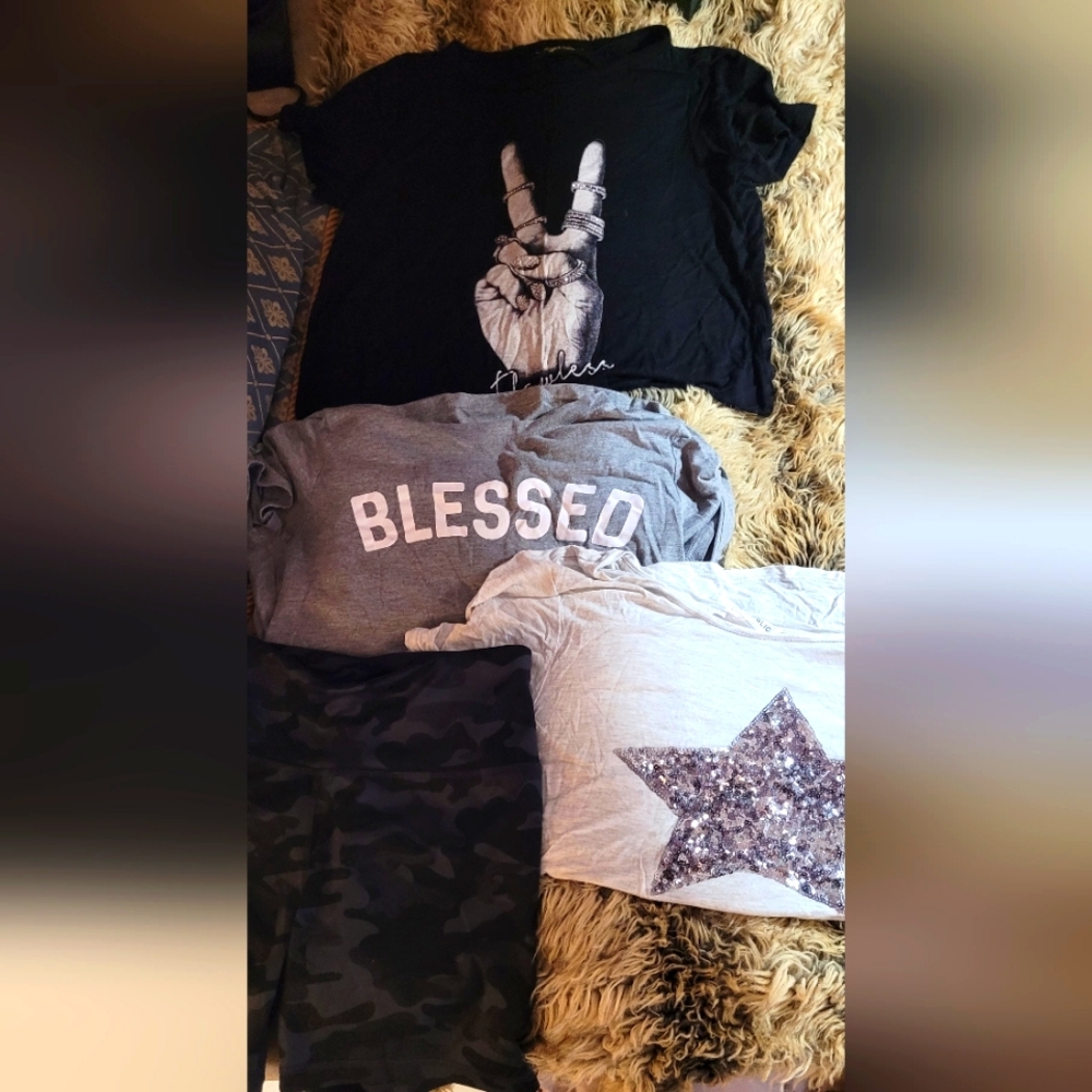 3 t-shirts and 1 pair of shorts all size Medium  pre-owned good condition 👌